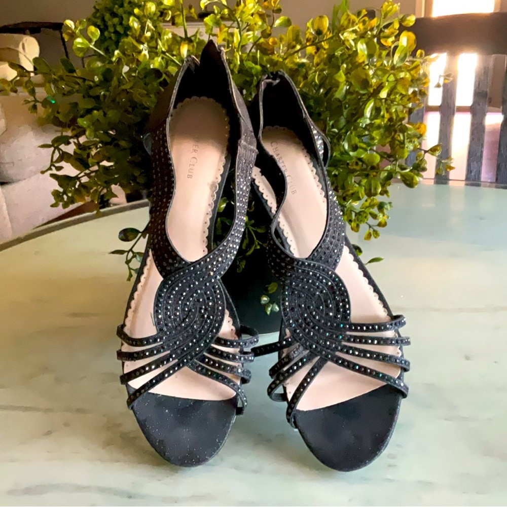 Flat shoes with beads